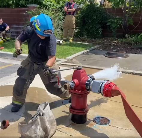 how to hook up hose to fire hydrant